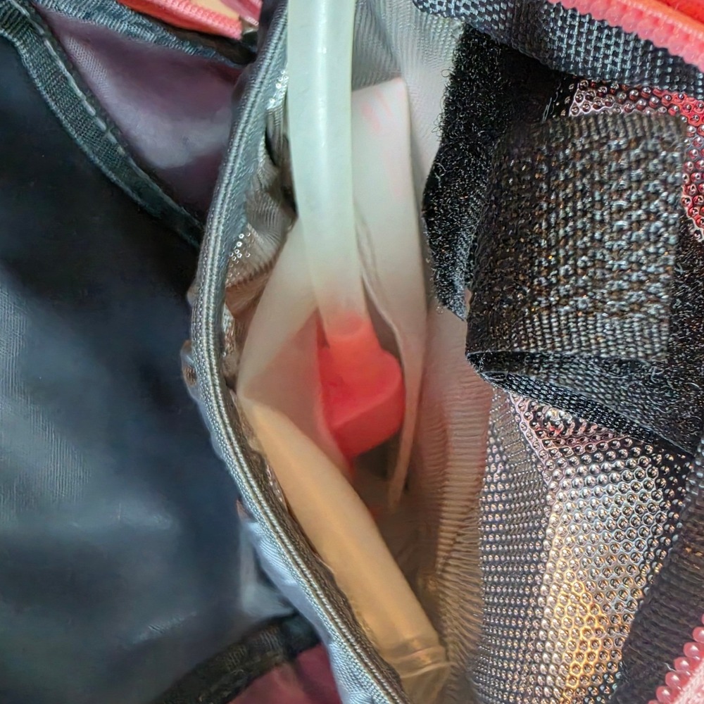 Kuyou Hydration Backpack Pink Grey Running Hiking Water Bladder Pack - Picture 4 of 4